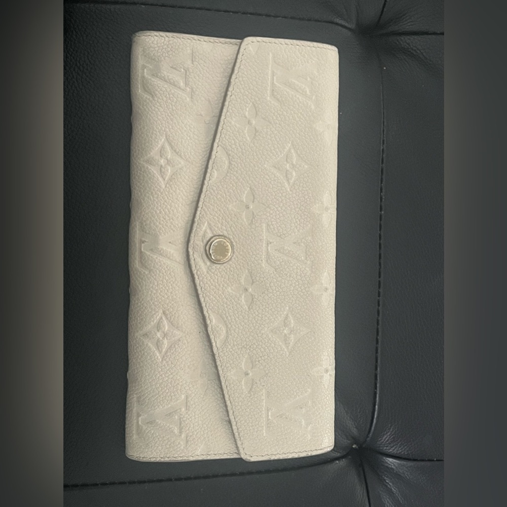 Lv sarah wallet